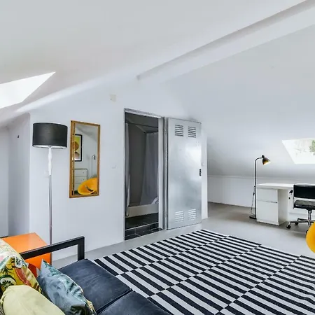 Apartment Cool 2 Bedroom Near Belem *