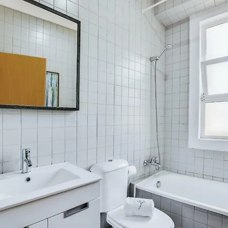 Cool 2 Bedroom Near Belem 아파트 리스본